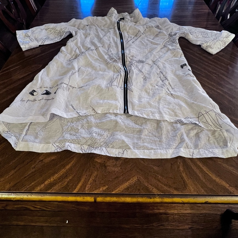 Comfy USA white top with Black Patterns